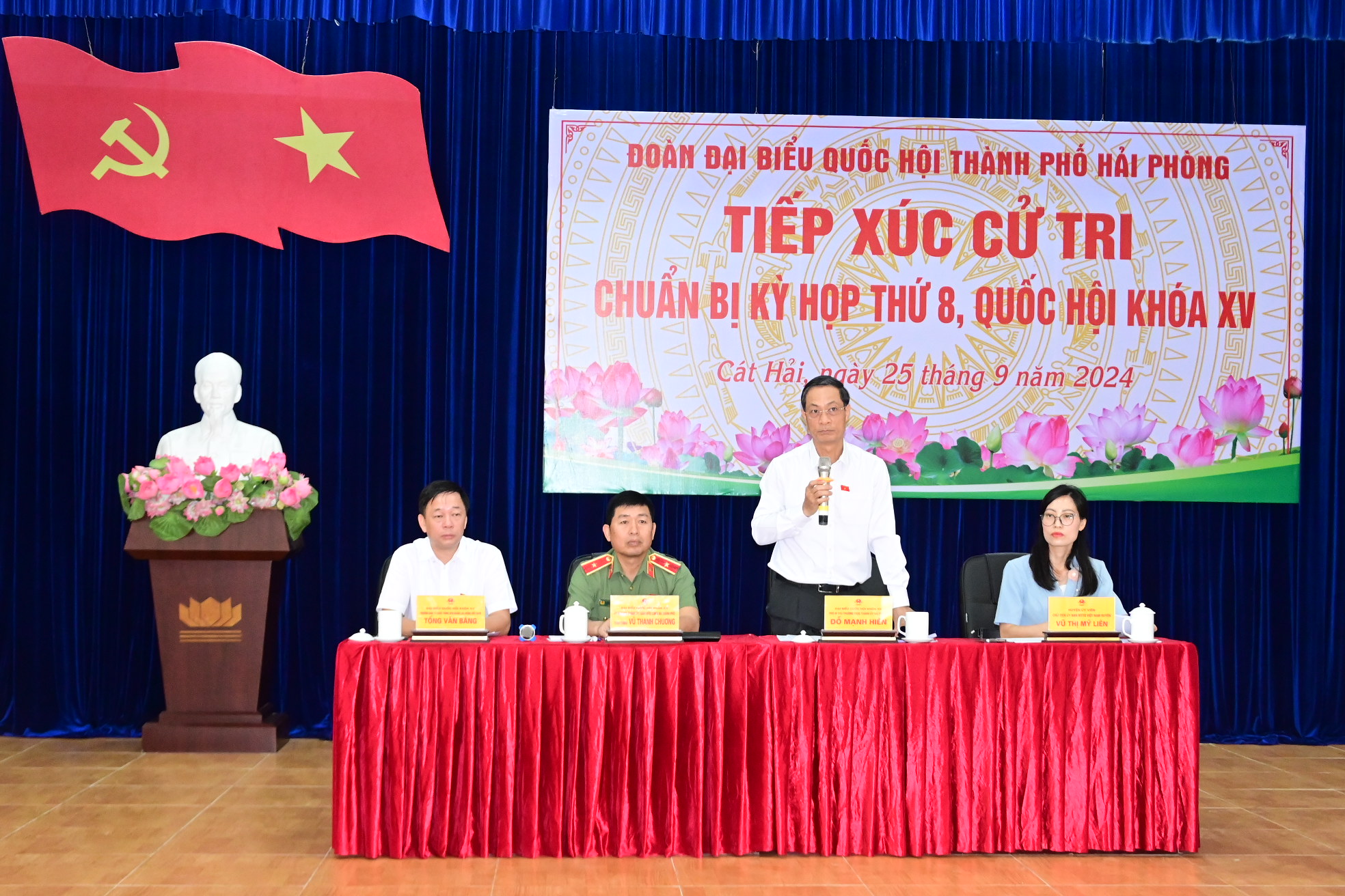 Đoàn đại biểu Quốc hội thành phố tiếp xúc cử tri huyện Cát Hải, huyện Bạch Long Vĩ , quận Dương Kinh